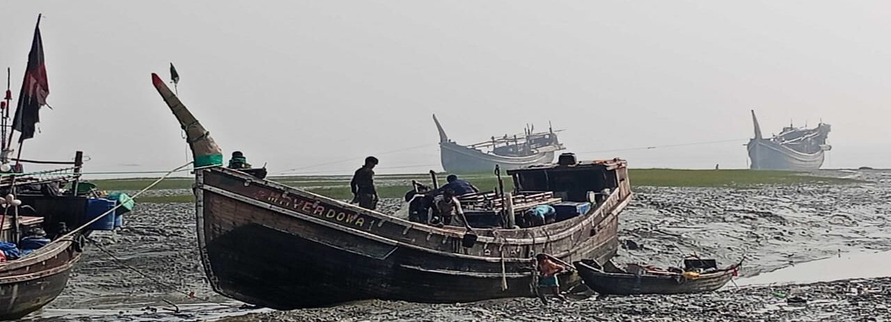 Fishing trawler sinks off Kutubdia; two fishermen dead, one missing